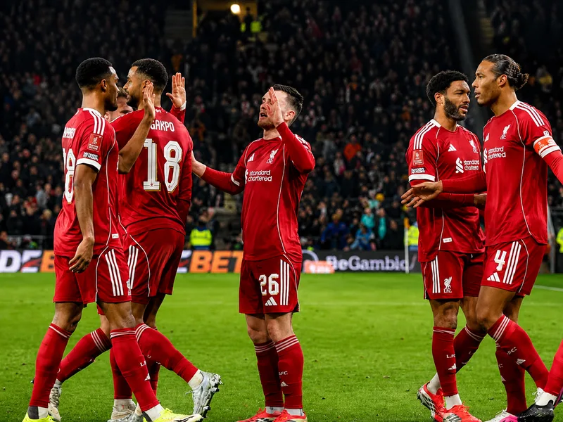 Lối chơi pressing cường độ cao của Andoni Iraola có thể giúp Liverpool trở lại cuộc đua vô địch.