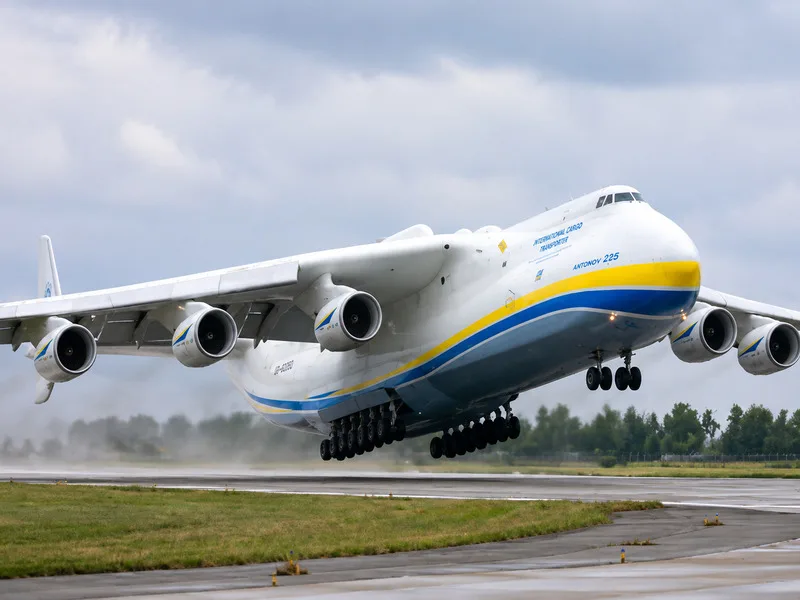 Antonov An-225 Mriya từng là biểu tượng của ngành hàng không với khả năng vận tải siêu trọng đặc biệt.